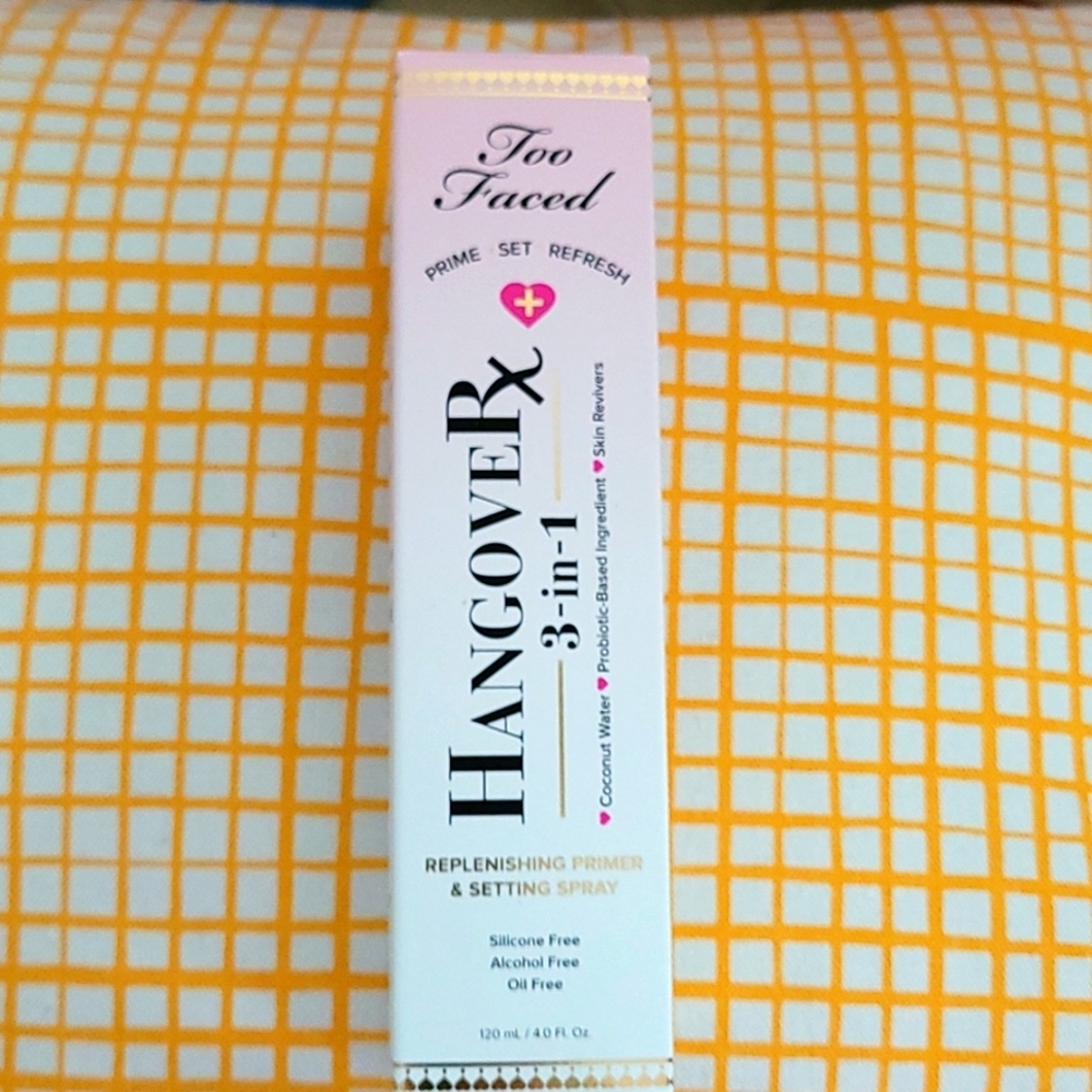 Primer, set, refresh 3 in 1 spray